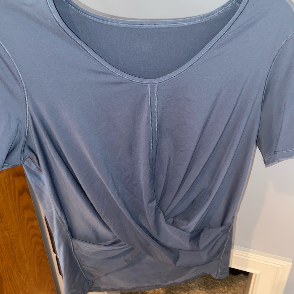 Blue lulu twist cropped t